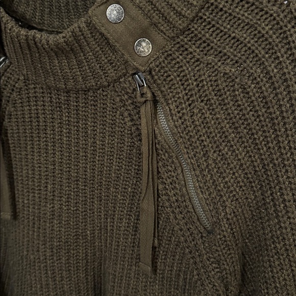 Free People Boho Style Crop Sweater Army Green size Medium. - Picture 3 of 9